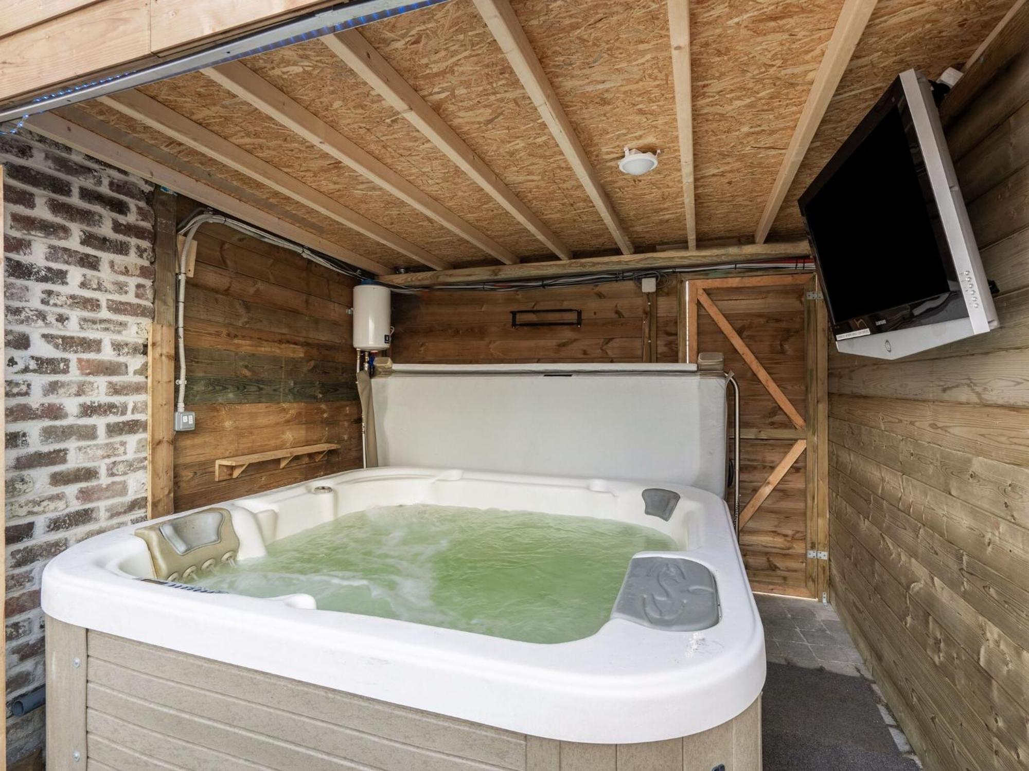 Tasteful Holiday Home In Loppem With Jacuzzi 外观 照片